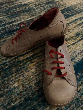 Jungla Women’s Leather Slip-On Sneakers EU 38 (US 7.5) Gray/Red Elastic Lace